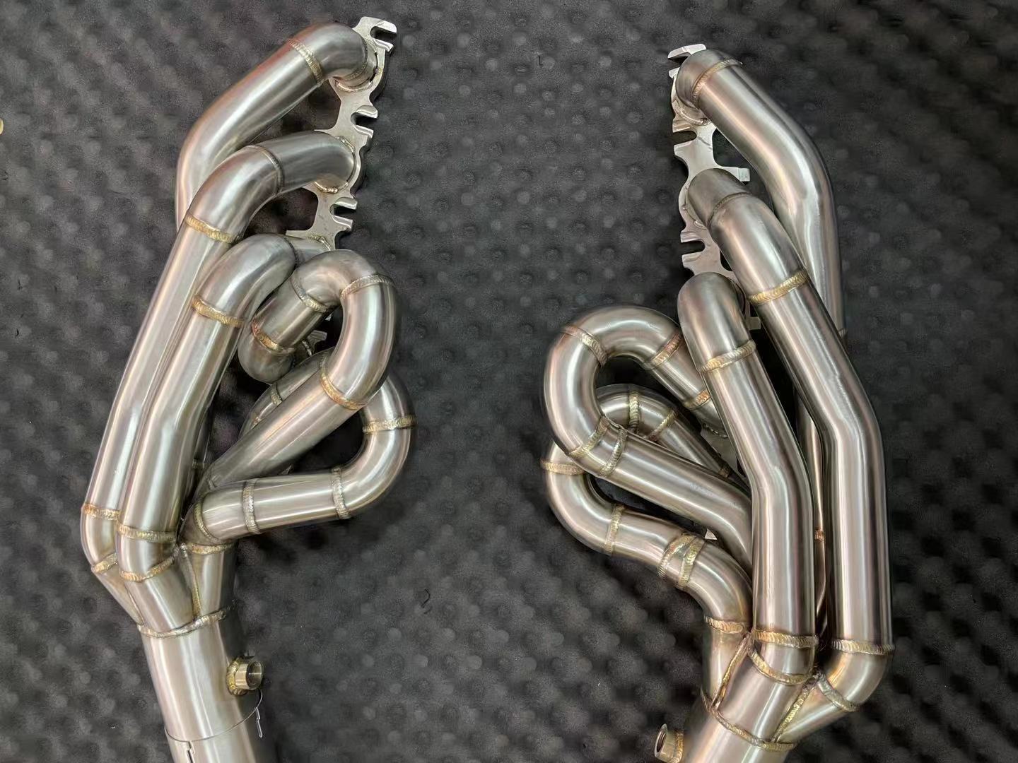 High performance exhaust manifold for AUDI R8 manufacturer